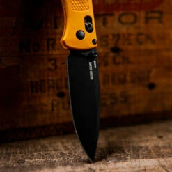 Work Sharp Exclusive Benchmade Bugout 535BK-2201 (535BK-2201;PP0004939) -HOUSE OF KNIVES Sales Bugout Leaning 2 94455.1683238320