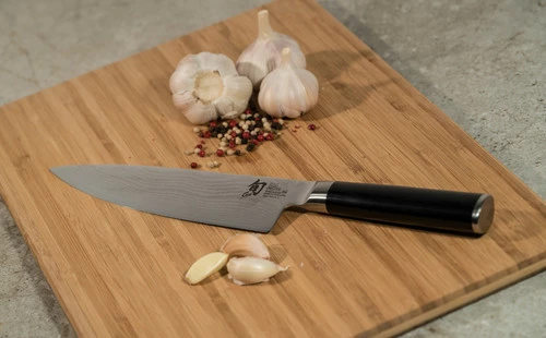 Shun Classic 8" Chef's Knife (DM0706) 6 Shun Classic 8" Chef's Knife (DM0706) - Image 4