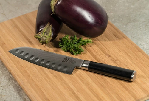 Shun Classic 7" Santoku Knife Hollow Ground (DM0718) 4 Shun Classic 7" Santoku Knife Hollow Ground (DM0718) - Image 2