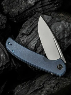 WE Knife Co. Beacon Titanium Blue (WE20061B-2) -HOUSE OF KNIVES Sales WE20061B 2 WE Beacon Blue Titanium WE210303 4 15465.1638906452
